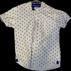 Men’s “Free Planet” Size: Small Color: White/navy flamingos Button down shirt